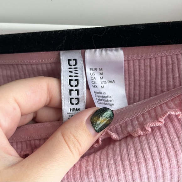 H&M Divided cropped off-the-shoulder top - Picture 4 of 4